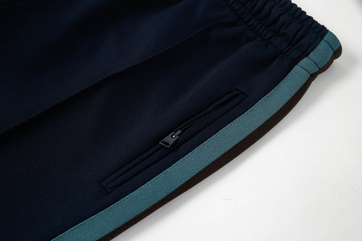 AMI PARIS Men's and women's sportswear